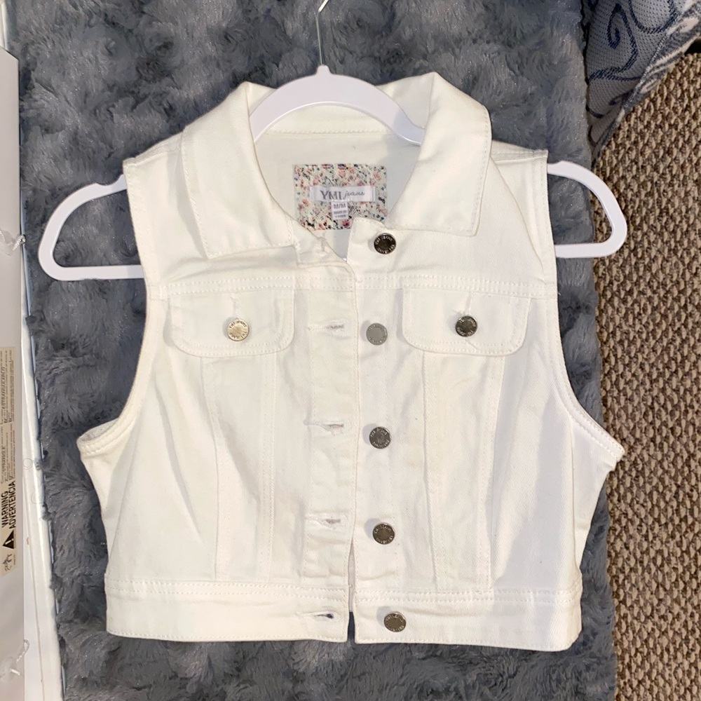 White cropped sleeveless denim jacket